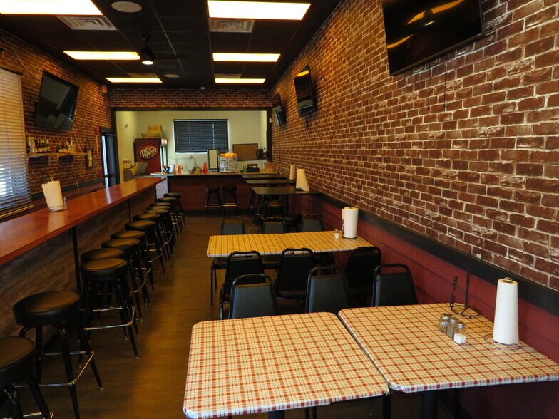 More Photos Of 403 S Main St, Wilmington Freestanding For Sale