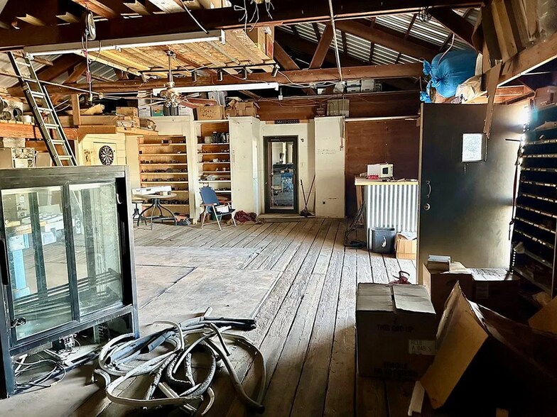 More Photos Of 1307 Elm St, Sweetwater Flex For Sale