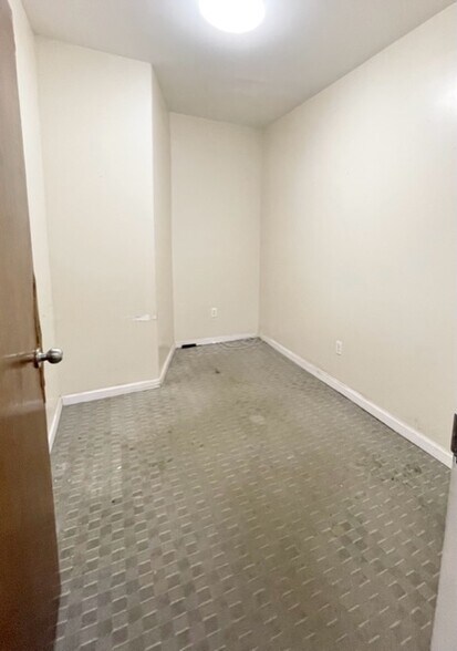 More Photos Of 175 7th Ave, Brooklyn Storefront Retail Residential For Lease