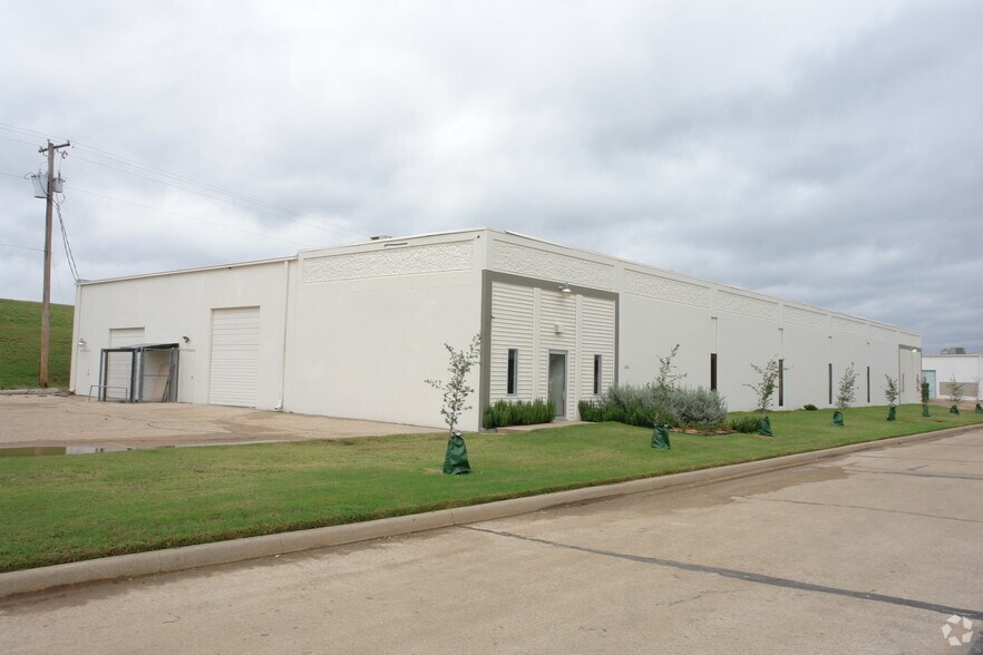 More Photos Of 2816 Shamrock Ave, Fort Worth Loft Creative Space For Lease