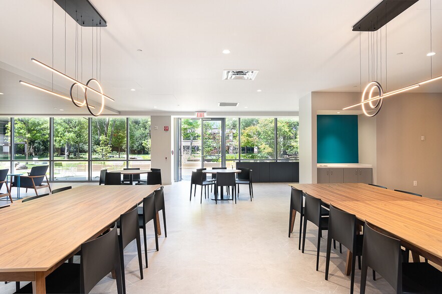 More Photos Of 800 Parc Pt, Alpharetta Unknown For Lease