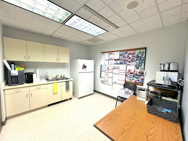 More Photos Of 8001 Broadway, Merrillville Office For Lease