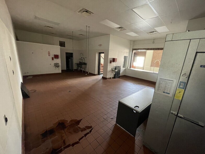 More Photos Of 418 S Tucker Blvd, Saint Louis Self Storage For Lease