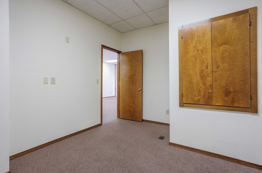 More Photos Of 100 N Fruitland St, Kennewick Office For Lease