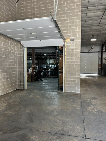 More Photos Of 3020 Meier Rd, Madison Flex For Sale