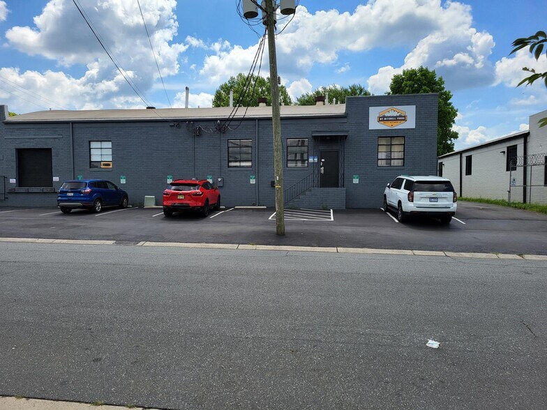 More Photos Of 3013 Bank St, Charlotte Flex For Sale