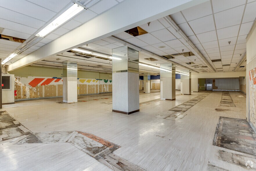 More Photos Of 215 S Broad St, Philadelphia Office For Lease