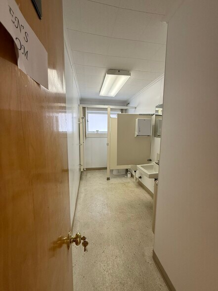 More Photos Of 584 Wyoming Ave, Kingston Medical For Sale