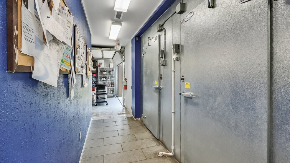 More Photos Of 1114 Bluebird rd, Eagle River Bar For Sale