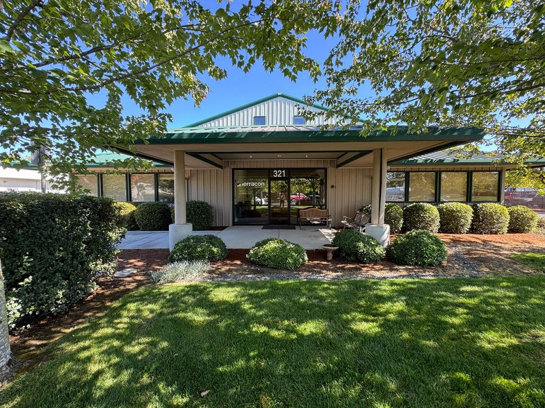 More Photos Of 321 Blodgett St, Cotati Warehouse For Lease