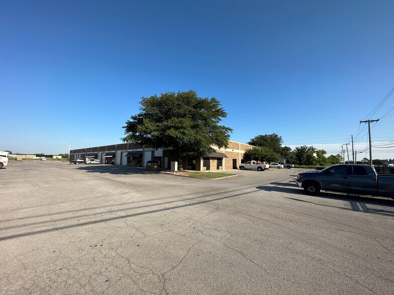 More Photos Of 5616-5634 S 122nd East Ave, Tulsa Light Manufacturing For Lease