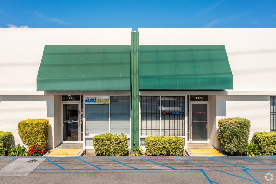 More Photos Of 3301-3321 W Warner Ave, Santa Ana Warehouse For Lease