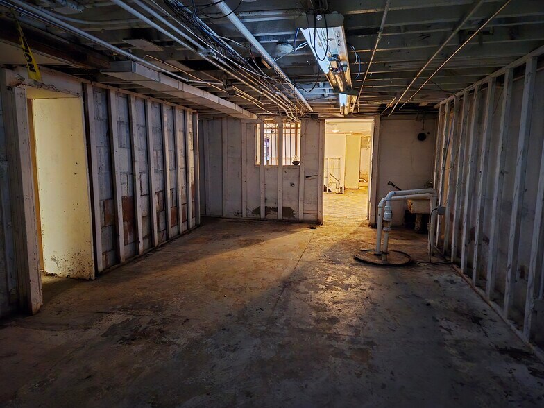 More Photos Of 220 E Galena Blvd, Aurora Storefront For Sale