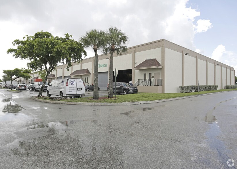 More Photos Of 7949 NW 21st St, Doral Warehouse For Lease