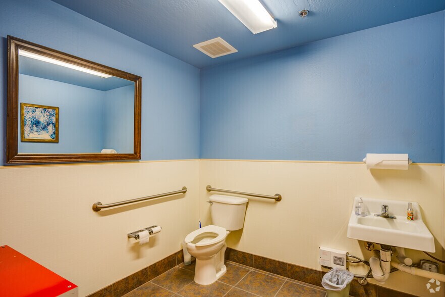 More Photos Of 711 E Carefree Hwy, Phoenix Unknown For Lease