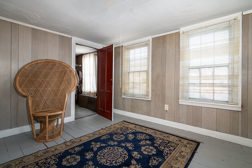 More Photos Of 367 Child St, Warren Freestanding For Sale