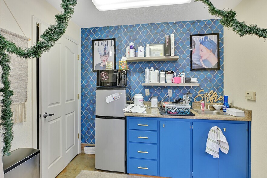 More Photos Of 1633 Starr Dr, Yuba City Service For Sale