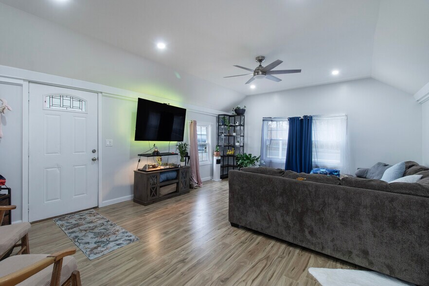 More Photos Of 296 E Main St, Clinton Multifamily For Sale