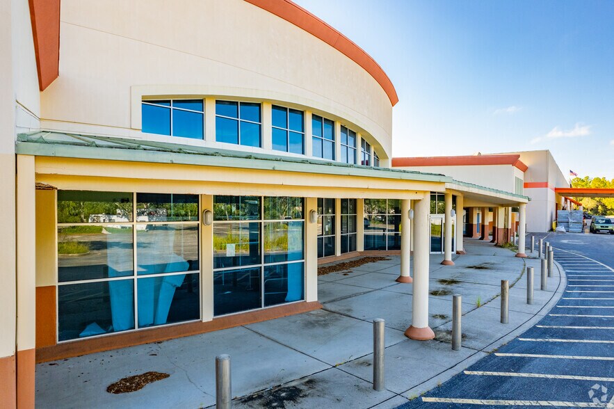 More Photos Of 17605 Bruce B Downs Blvd, Tampa Supermarket For Lease