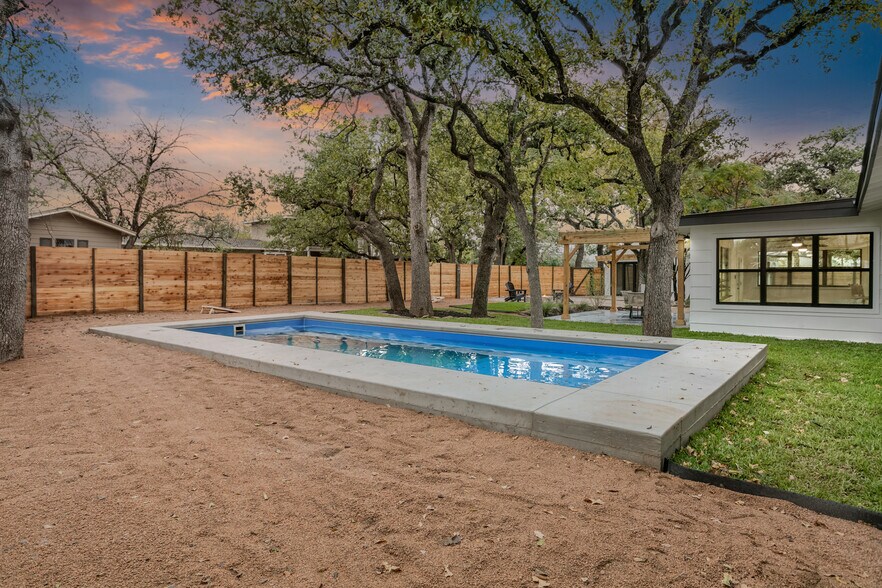 More Photos Of 1201 Crenwelge Dr, Fredericksburg Specialty For Sale