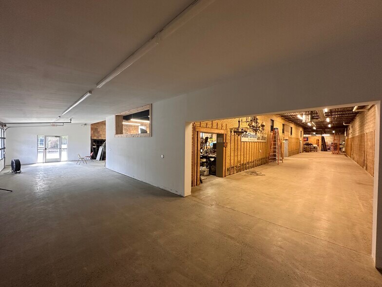 More Photos Of 201 Grand Ave, Mars General Retail For Lease