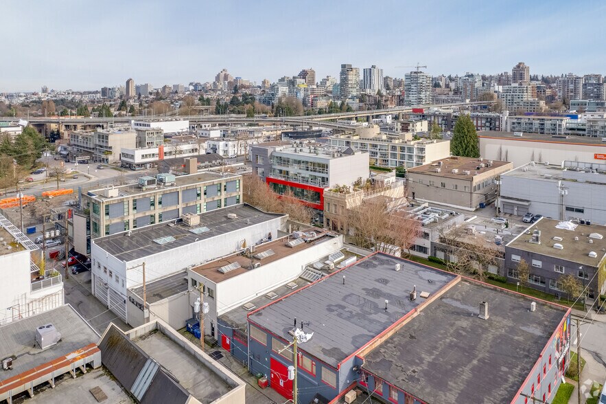 More Photos Of 1650-1652 2nd Av W, Vancouver Showroom For Lease