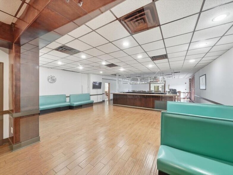 More Photos Of 8797 20th St, Vero Beach Hotel For Lease