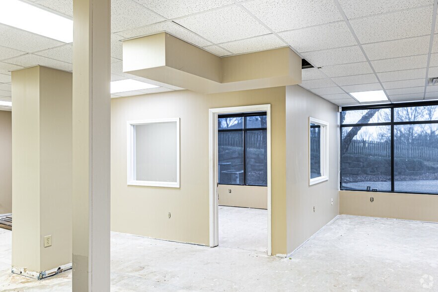 More Photos Of 510-512 NW Mock Ave, Blue Springs Medical For Lease