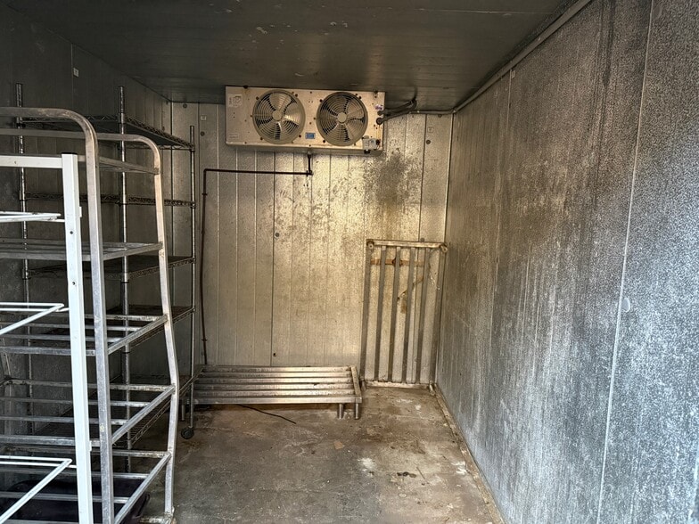 More Photos Of 209 17th St SW, Massillon General Retail For Sale