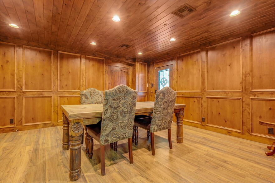 More Photos Of 101 S Main St, Quitman Office For Sale