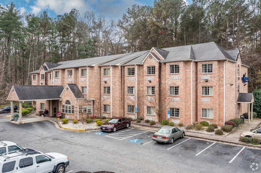 Primary Photo Of 2980 Evans Mill Rd, Lithonia Hotel For Sale