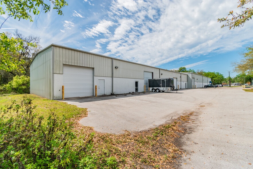 More Photos Of 2401 Airport Rd, Plant City Manufacturing For Sale