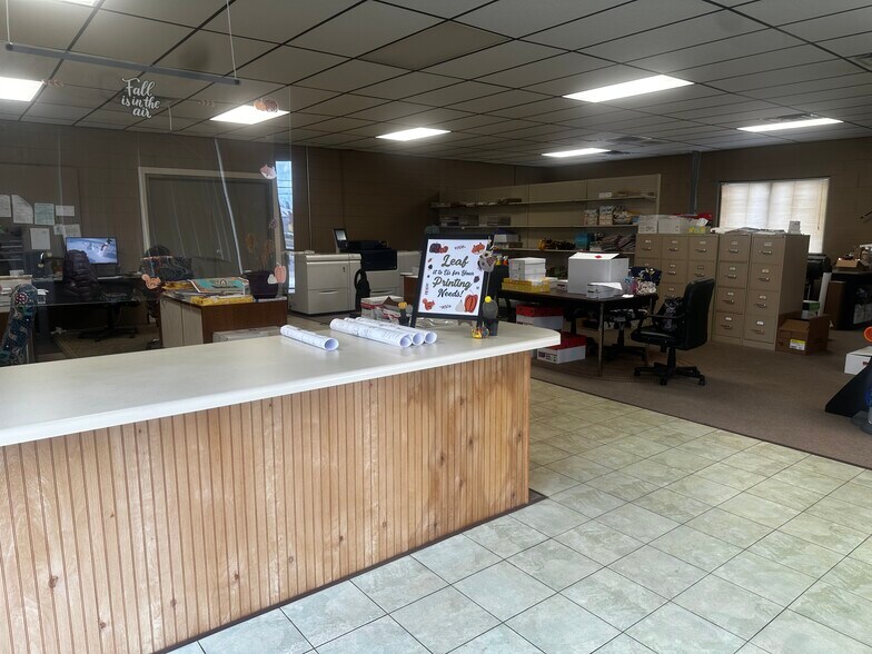 More Photos Of 852 W 5th St, Washington Storefront Retail Office For Sale