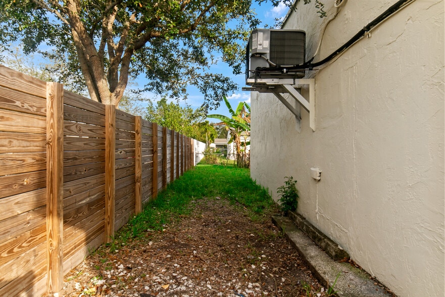 More Photos Of 913 SW 8th Ave, Hallandale Beach Warehouse For Lease