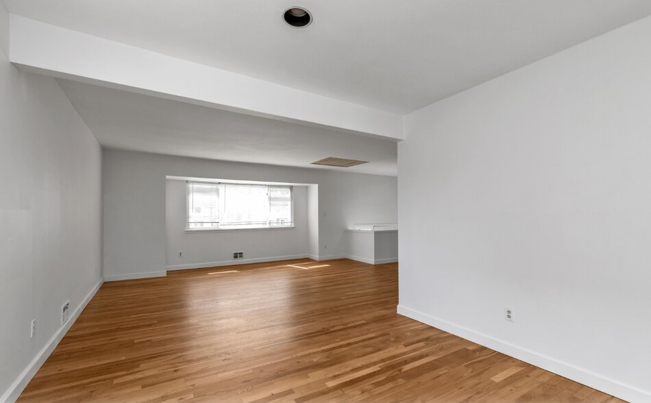 More Photos Of 2461 Merrick Ave, Merrick Medical For Sale