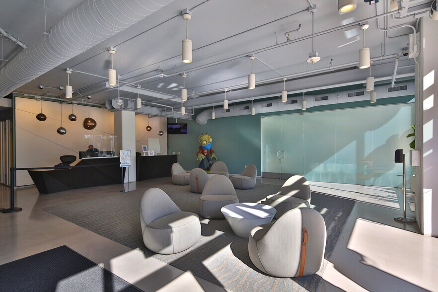 More Photos Of 5510 Lincoln Blvd, Playa Vista Office For Lease