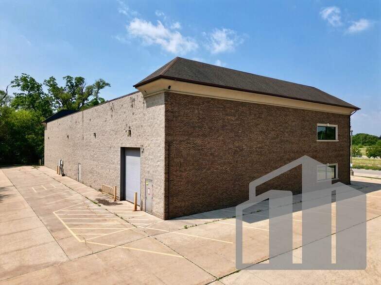 More Photos Of 25560 Mound Rd, Warren Light Distribution For Lease