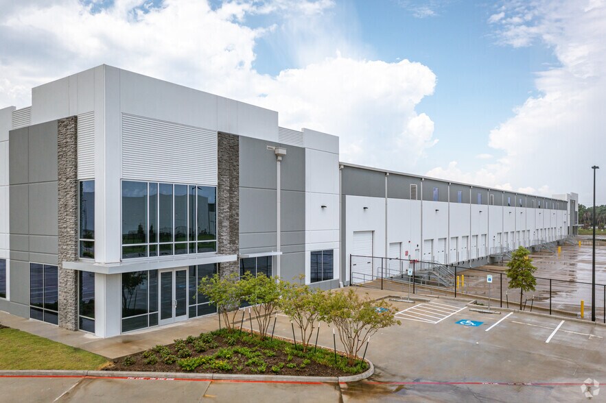 More Photos Of 5615-5890 W Fuqua St, Houston Unknown For Lease