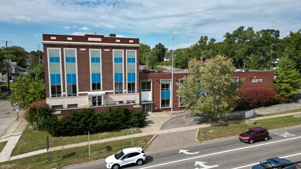 More Photos Of 131 University Dr, Pontiac Health Club For Sale