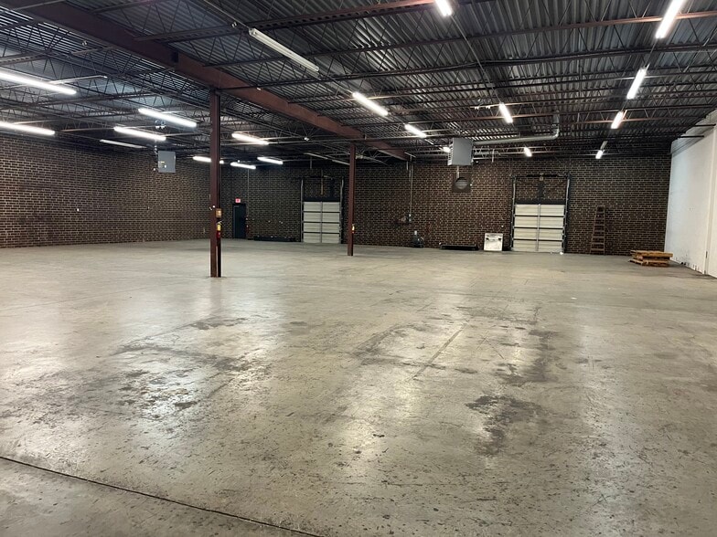 More Photos Of 648 Southwest St, High Point Warehouse For Lease