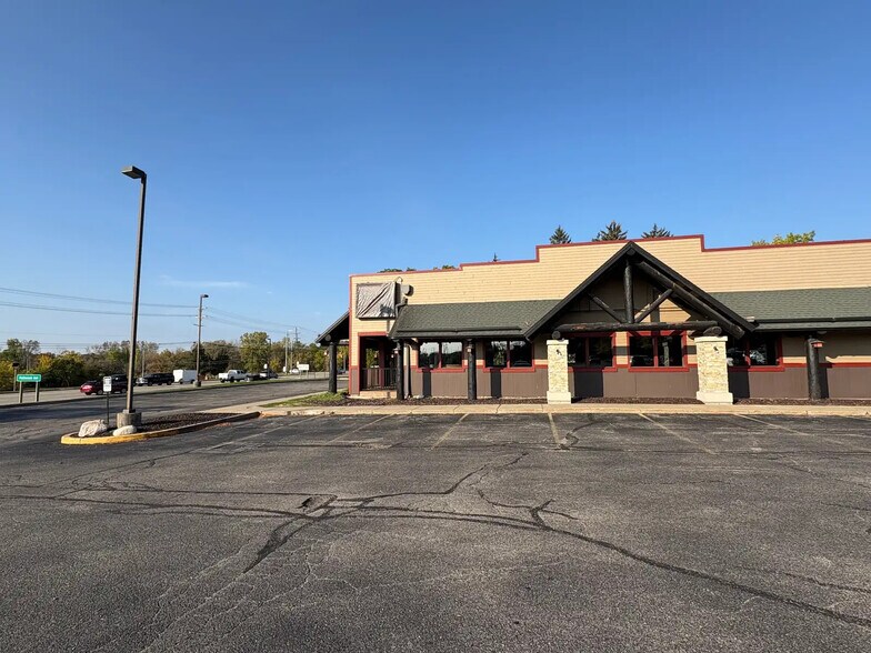 More Photos Of 4875 28th St SE, Grand Rapids Restaurant For Lease