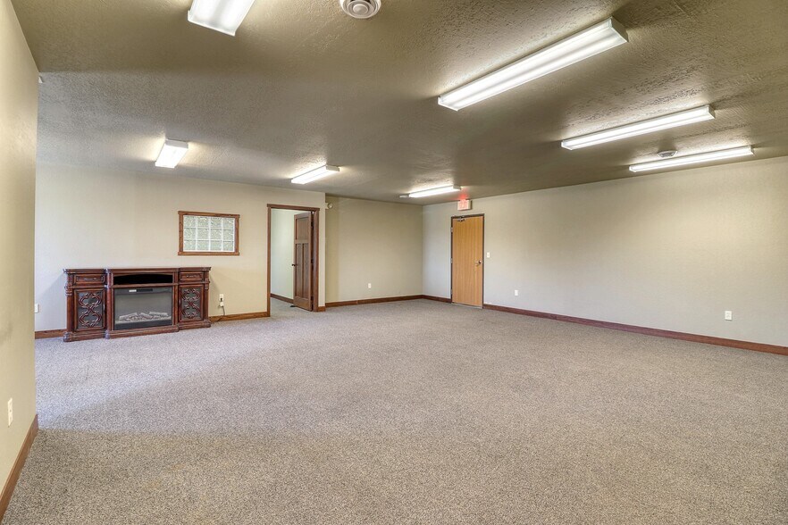 More Photos Of 5402 53rd Ave S, Fargo Auto Repair For Lease