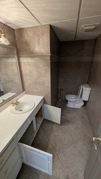 More Photos Of 211 N Dixie Way, South Bend Freestanding For Sale