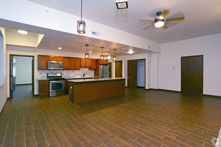 More Photos Of 7 S Stolp Ave, Aurora Apartments For Lease