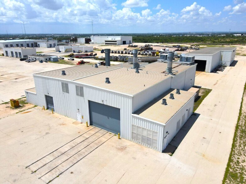 More Photos Of 1214 Gas Plant Rd, San Angelo Manufacturing For Sale
