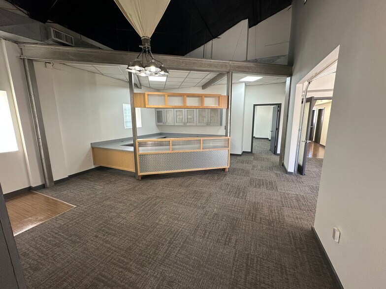 More Photos Of 5712 Val Verde St, Houston Loft Creative Space For Lease