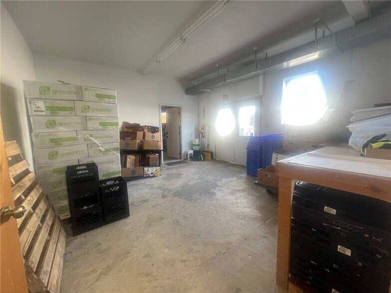 More Photos Of 105 S Mantorville Ave, Kasson Service For Sale