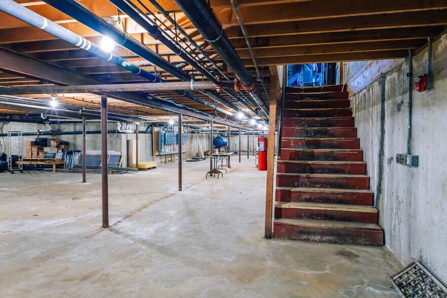 More Photos Of 347 Shattuck Way, Newington General Retail For Sale
