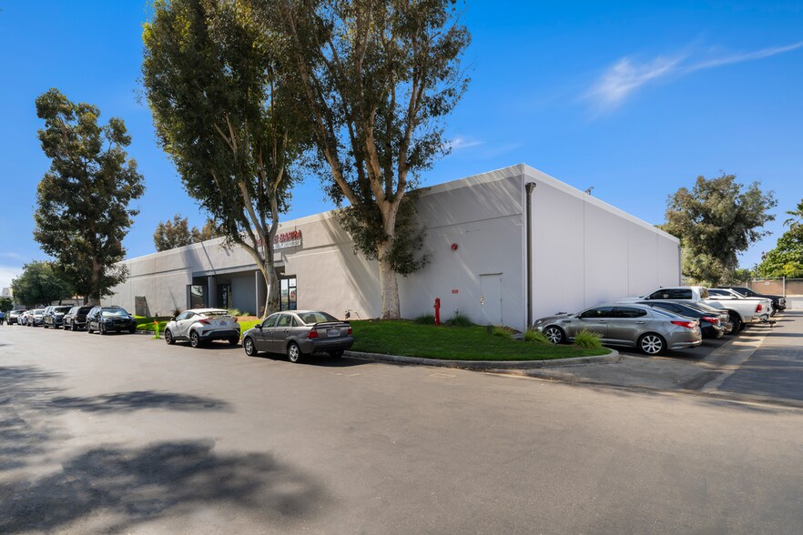 More Photos Of 1101-1149 W 9th St, Upland Unknown For Lease