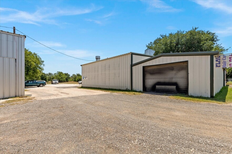 More Photos Of 725 Holmes Dr, Granbury Auto Repair For Sale
